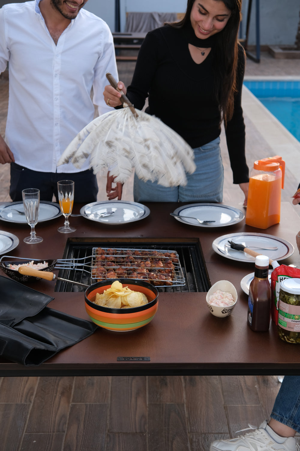 EGUANA - Multi-Purpose Table for Outdoor Grilling & BBQ (Seats 6 people)